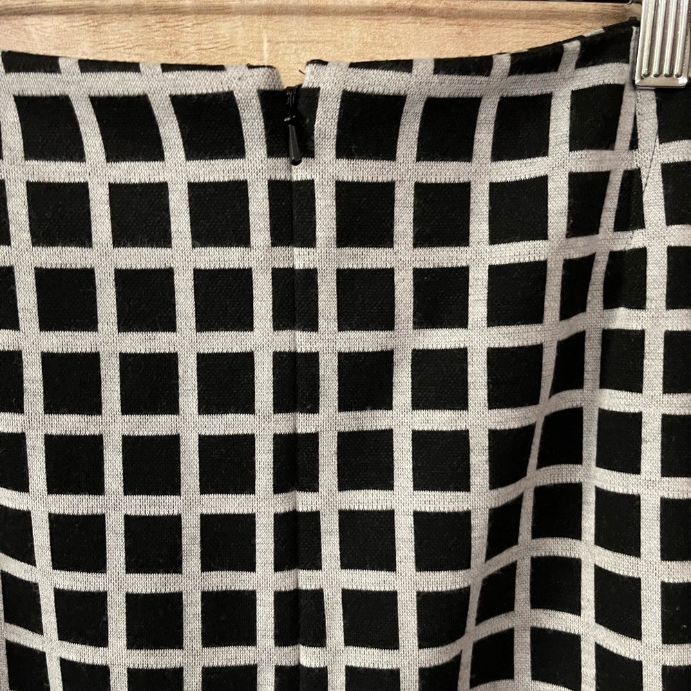 Halogen Women's Tartan Plaid Above Black White Knee Skirt Size: 10 - Picture 6 of 6